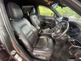運転席シート廻りは使用感も少なく、良好な状態となっています。丁寧に使われていたことがよくわかりますね。
