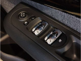 当社BMW認定中古車は全車保証付きでございます。また保証料金や整備費用はお見積書内の諸費用・税金に追加計上する事はございません。認定中古車保証付きのお支払総額でお見積りご依頼の上、他店とお比べください