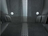 ◆ISOFIX◆シートベルトいらずでチャイルドシートと固定金具を連結するだけでガッチリ固定できます。