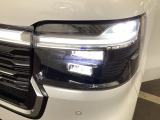 【LEDヘッドライト】点灯した瞬間のクリーンな白さが、今の車らしい清潔感を感じさせてくれます。明るさだけでなく、寿命や省エネ性能も優秀。長く乗る一台だからこそ、こだわわりたい方に最適です。