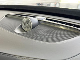 【Bowers & Wilkins】ボルボの上級プレミアムオーディオ。車内空間という特殊な環境に100年以上の伝統を持つイェーテボリ交響楽団の音響を再現した「コンサートモード」を搭載。