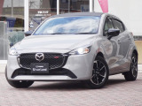 コンパクトなボディとMAZDA2の外観デザインを確認できる一枚です。