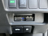 ETC車載器付きです♪高速道路をスイスイと通過!で、キャシュレス!クルマは料金所をノンストップで通過することができます☆