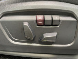 【メモリー機能付きパワーシート】運転手が代わってもボタン一つで設定ポジションに。常にご自身のドライブ設定が整います。