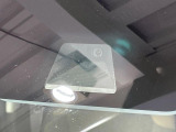 【ホンダセンシング】走行中に前方の車両等を認識し、衝突しそうな時は警報とブレーキで衝突回避と被害軽減をアシスト。より安全にドライブをお楽しみいただけます。
