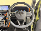 ステアリングスイッチ搭載!手を離さずに手元のスイッチで操作が可能。運転中、視線をそらさなくても操作ができて安全です!