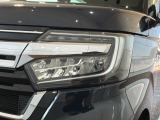 LEDヘッドライトは、点灯の瞬間から最大光量を発揮し、突然暗くなるトンネルなどでの安定感を高めます。