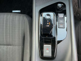 駐車ブレーキは電動式です。オートホールド機能付きで便利ですね