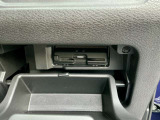 運転席の右下にETCがビルトインされています。高速道路では便利ですね!