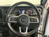 JEEPロゴ入りステアリングです。