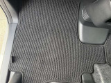 助手席フロアマットです。使用感はなく、比較的綺麗な状態です。