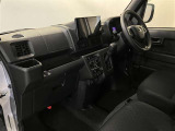 分かりやすく操作しやすい運転席まわりです☆