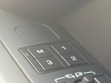 メモリー機能付きパワーシートを装備!3名様分のポジションを記憶でき、誰が乗っても元のポジションにボタン一つで戻せるため、毎回、シートを調整する手間が省くことができます。