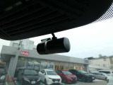 ドライブレコーダーは、車の運転中に前方の映像を記録する装置です。万が一の事故の際に、状況を記録して証拠として利用することができます。