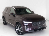 Volvo Cars appで車にリモートアクセスして、空調機能の操作や車の施錠・開錠、ソフトウェア更新などが可能です。エアコンやシートヒーターを操作して、出発前に車内を快適な温度に整えられます。