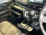 便利な収納スペースがたくさん用意されており、車内はスッキリしております。