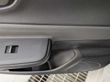 パワーウィンドウのスイッチですよ。運転席に居ながら窓を開け閉めのコントロールできます。