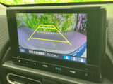 狭い場所での運転をサポート。後方の状況を画面で確認でき、安全な駐車を支援します。ドライバーさんの強い味方です。