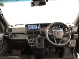 オシャレなインテリアで運転する気分も盛り上がりますよね^^