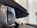 【ルームミラー一体型ETC】BMWといえばルームミラー一体型のETC。ドライバーから差し込めるかたちになっておりますので、差し忘れの際も慌てずにご利用いただけます。