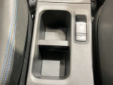 運転席・助手席のドリンクホルダーです。手のとどきやすい位置にあるので便利です