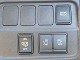 両側スライドドアはオート機能付き。運転席からも開閉可能です。