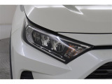LEDヘッドライトです。デザイン性がよくとても明るいので、夜間の走行や悪天候でも安心です。しかも長寿命!