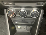 温度の設定のみで快適な風量やモードなどを自動調整してくれるフルオートエアコンを装備!