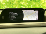 地図を表示しながらナビメニューも確認でき、目的地の検索やルート設定を進める際に役立ちます。画面内に情報が整理されているため、行き先の確認やナビ機能の選択がしやすく、慣れない道へのお出かけにも便利です。