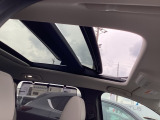 サンルーフをオープンにして風を感じてドライブを楽しめます。
