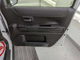 パワーウィンドウのスイッチですよ。運転席に居ながら窓を開け閉めのコントロールできます。