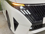 【LEDヘッドライト】悪天候や夜間走行時も良好な視界を確保し安心して運転できる高輝度LEDヘッドライトを装備!点灯速度が早く、消費電力も抑えられています。