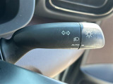 【オートライト(AUTO)】外の明るさをシステムが感知して、自動でヘッドライトが点灯します!ヘッドライトをつけ忘れを防ぐ便利機能です。