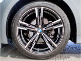 【BMWアロイホイル】軽量かつ強度に拘ったアロイホイル。走行性能ポテンシャルを引き出す設計。車の足元を引き締めてくれる大きなポイントはアロイホイルです。