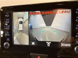 【パノラミックビューモニター&フロントビュー】見通しの悪い交差点やT字路などで車両前方と左右の状況確認をする為に車両上方と前方カメラからの映像を同時に表示するので周りがハッキリ確認でき安心です。