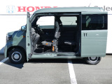 左側センターピラーレスなので荷物の積み下ろしもラクラク♪