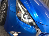 LEDヘッドライト装備!明るい白色光で夜間走行時の高い視認性を確保し、LEDならではの省電力化で低燃費にも貢献しています。