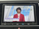 停車中にテレビ番組を視聴でき、待ち時間や休憩中の過ごし方のひとつとして活用できます。画面上に番組映像と字幕が表示され、停車時に内容を確認しながら楽しめます。