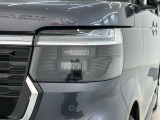 LEDヘッドライトは、点灯の瞬間から最大光量を発揮し、突然暗くなるトンネルなどでの安定感を高めます。