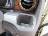 運転席右側のドリンクホルダーです。