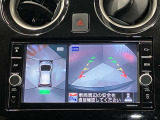 【アラウンドビューモニター】車を上から見下ろしているかのような映像で周囲の状況がひと目で確認、狭い駐車場に駐車するときも安心です♪
