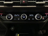 オートエアコンは左右席で独立温度コントロールが可能です。運転席はキンキンに冷やして助手席はマイルドにと言った設定が可能です☆暑さ寒さでケンカすることもなくなりますね♪