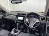運転席まわりです。 各操作スイッチは使いやすい位置に配置されてます。