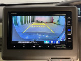 リアカメラ付で、後方をナビ画面で確認。車庫入れも安心です。もちろん、バックギアと連動しています。