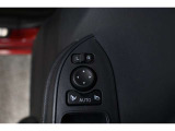 狭い場所も苦になりません。電動格納ドアミラー装備。
