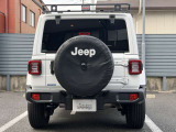 後方には障害物センサー装備。駐車が不安な方にとってバックカメラと併用でき頼もしい装備です。