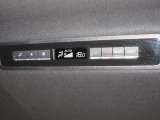 リヤオートエアコンは後席でも快適な車内空調を演出します♪