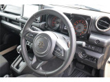 ハンドル周りもスッキリしていて運転しやすいです。