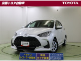 ボリュームのある丸みが斬新で、艶やかなフォルムの【ヤリスHV】。低燃費で走りも爽快!小回りもきいて、狭い道でもスイスイ走れます。