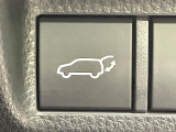 【パワーバックドア】スマートキーや運転席のボタンを押すだけでリアゲートが自動で開閉します!荷物を持っている時や、高い位置にあるバックドアを閉める際に便利な機能です♪